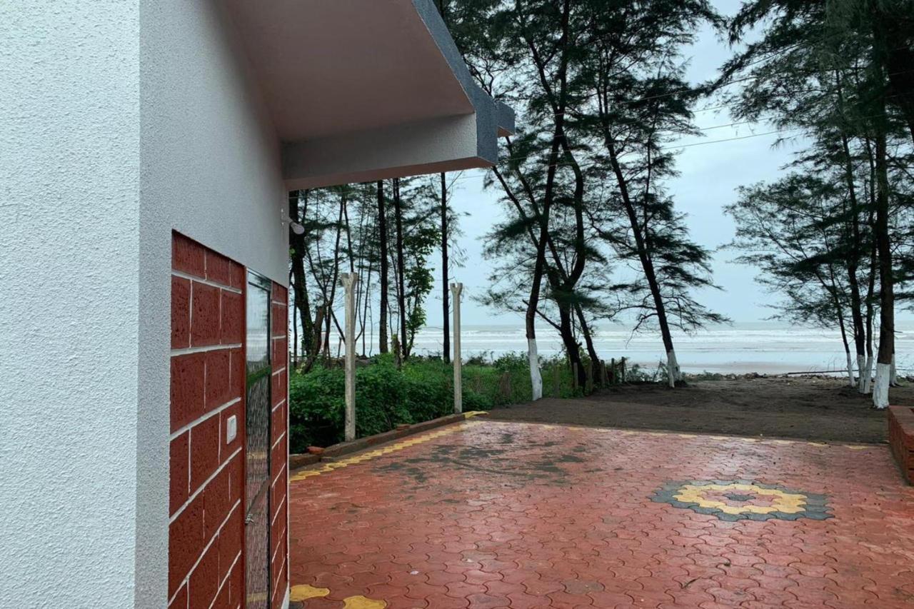 Suma Beach Resort Dāpoli Eksteriør bilde