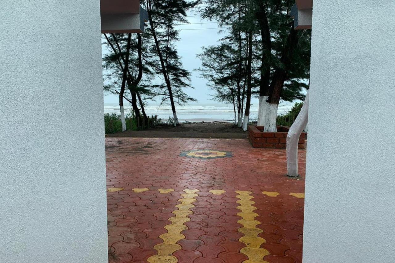 Suma Beach Resort Dāpoli Eksteriør bilde